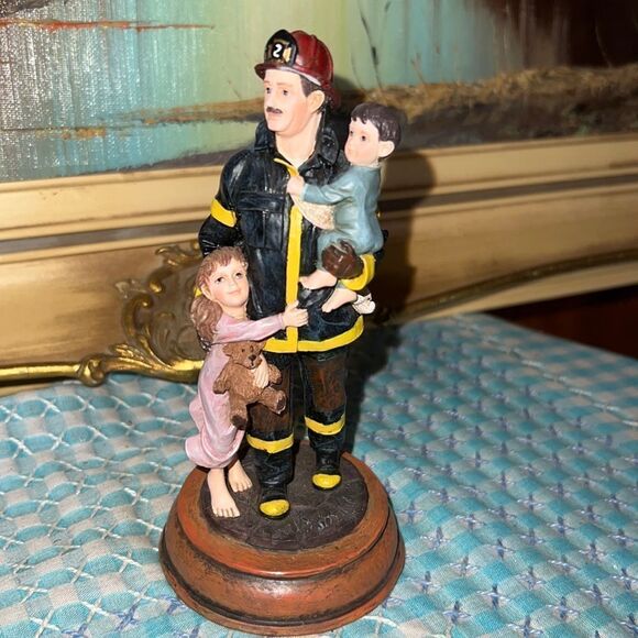 Vintage Red Hats of Courage "Hero II"  Edition 2/222.  1998 Vanmark - Picture 1 of 5